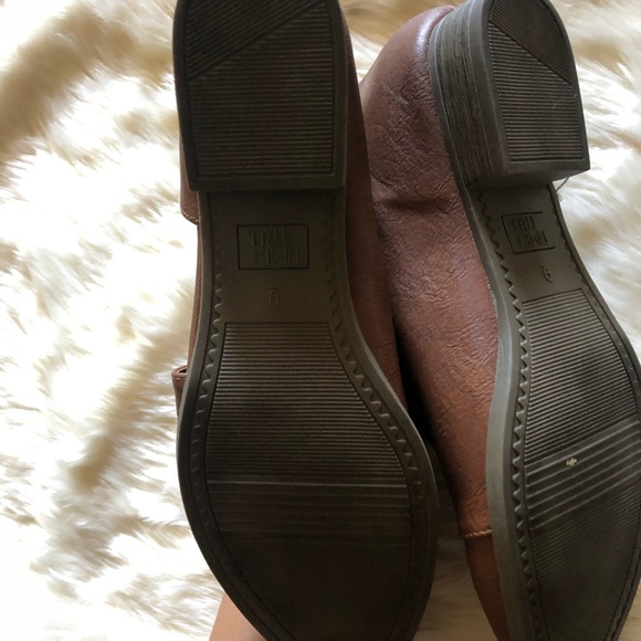 Fall Flats - Picture 3 of 5